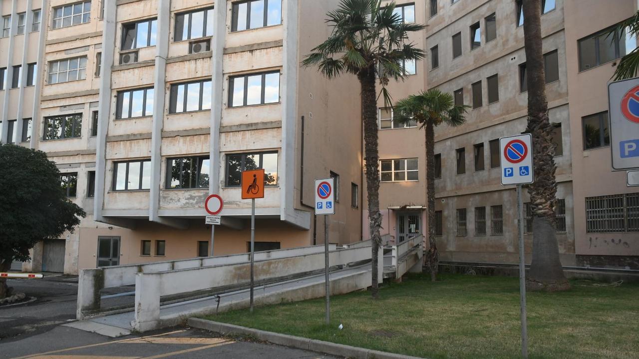 L'ingresso del palazzo di giustizia di Oristano