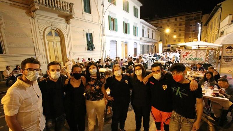 La cena dei donatori di sangue in via XX Settembre a Empoli