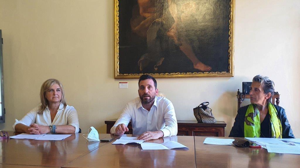 Contributi alle piccole imprese in difficoltà: un mese per le domande, al via da lunedì