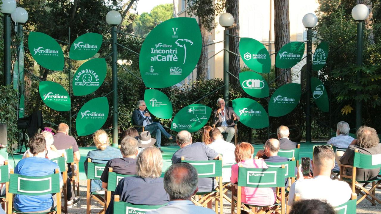 Un incontro in Versiliana (sul palco Marcello Lippi)