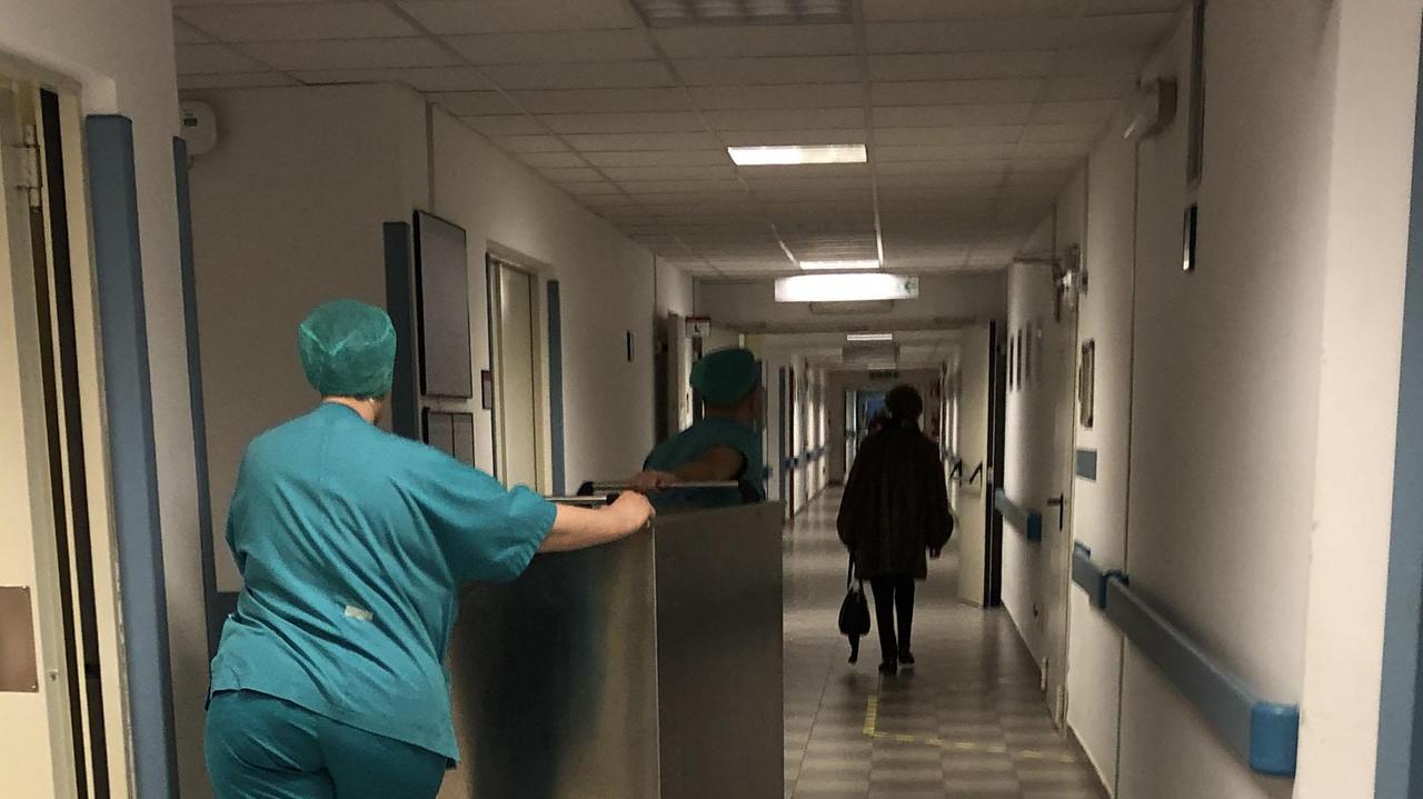 Distribuzione di pasti in ospedale