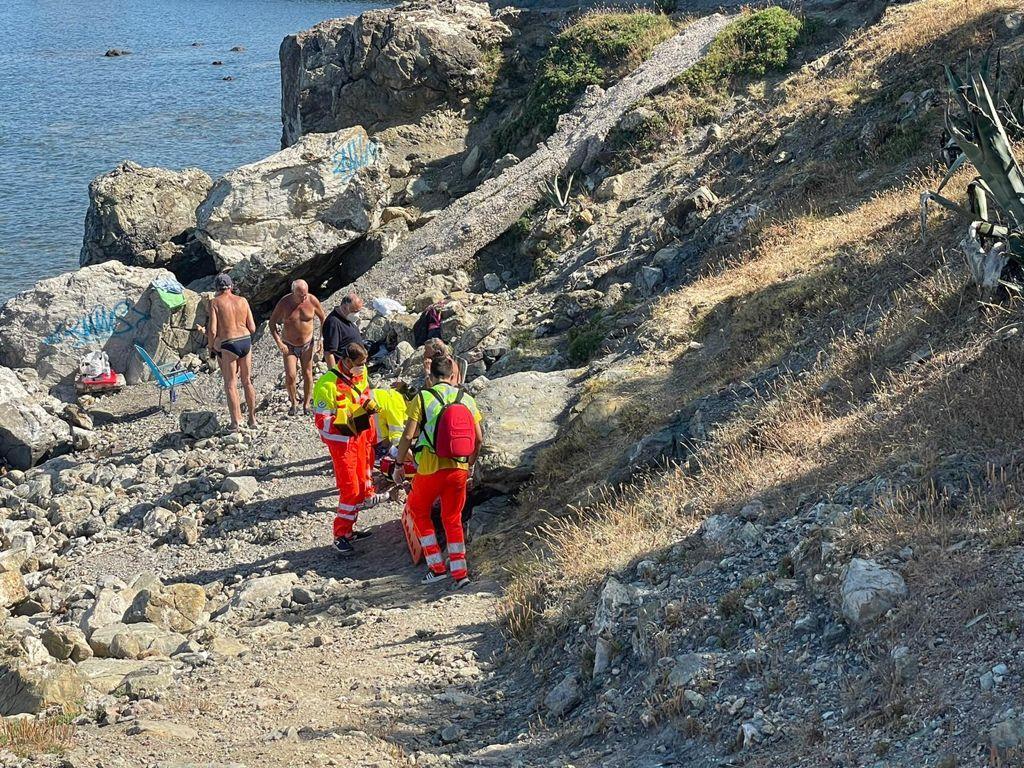 L'intervento della Svs sugli scogli