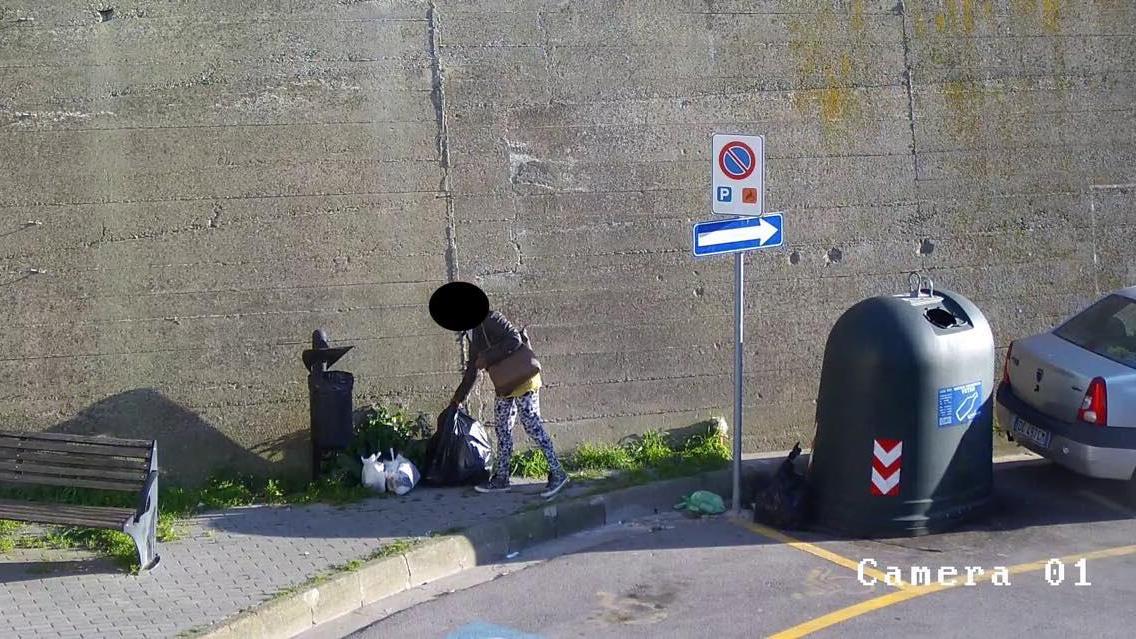 Abbandono illegale di rifiuti a Castelfiorentino (foto archivio)