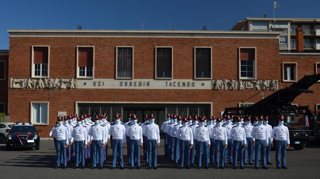 I cadetti nel piazzale del comando provinciale