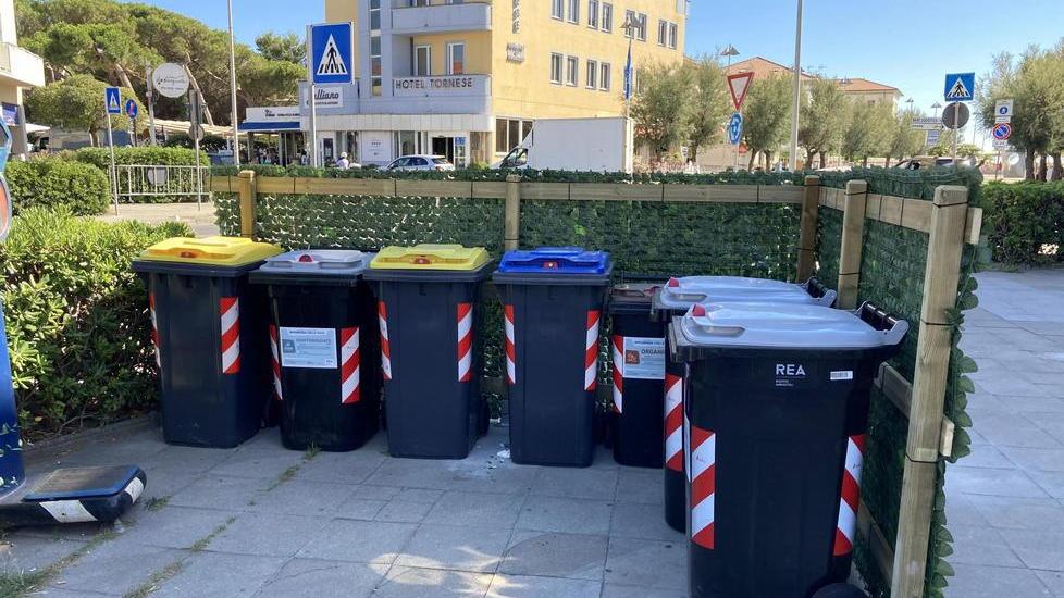«Via i bidoni dalla piazza Era la scelta sbagliata» Lippi li fa rimuovere