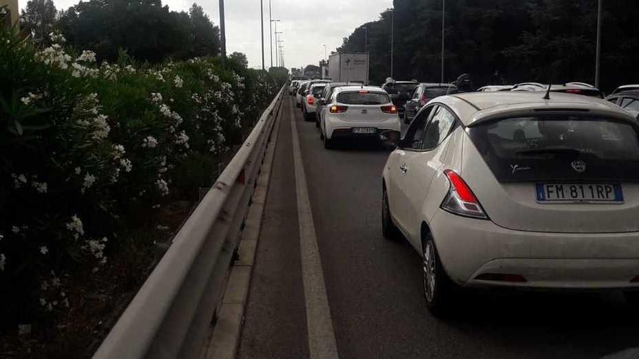 Migliaia di pratesi bloccati in auto Biffoni contro la società Autostrade