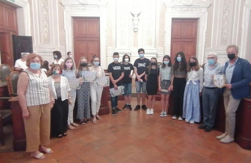 Dieci studenti meritevoli lodati e premiati con borse di studio 