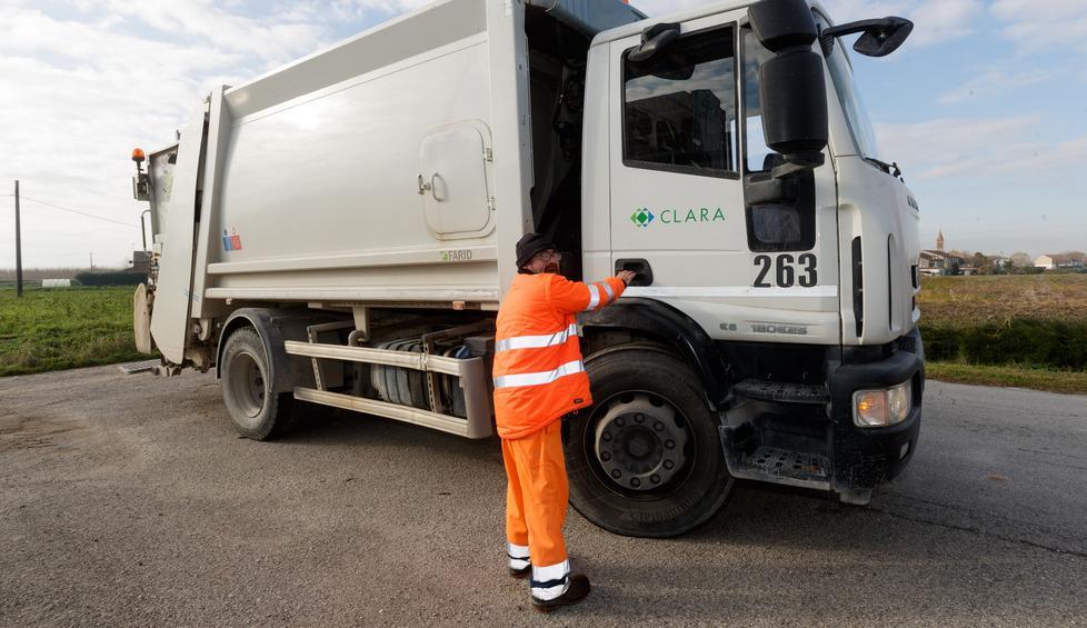 Il sindaco contro Clara «Il cambio di rotta è necessario subito»