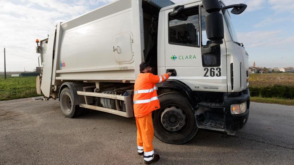 Il sindaco contro Clara «Il cambio di rotta è necessario subito»