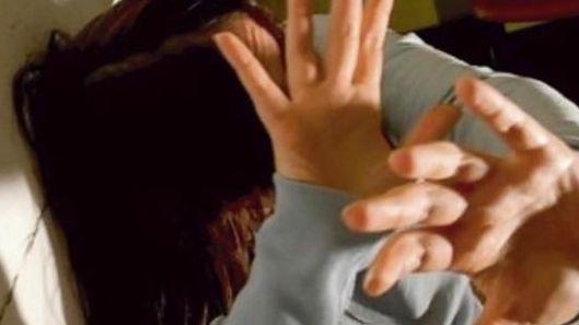 Da tempo picchiava la moglie marito violento allontanato