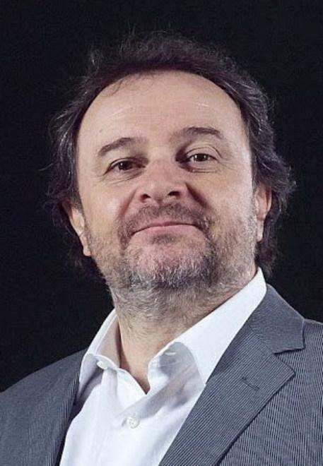 Stasera Balasso in scena col suo dizionario speciale