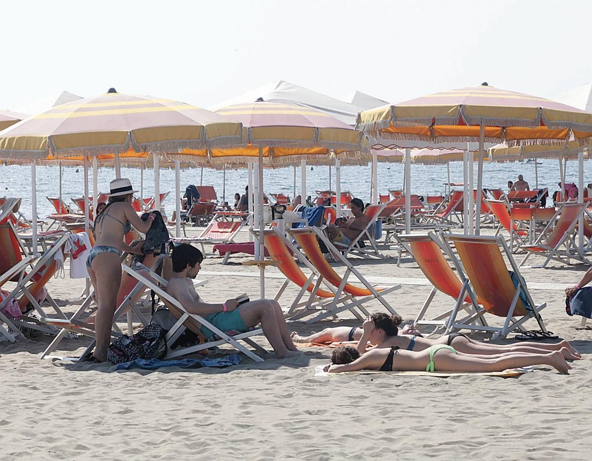 A ruba l’ombrellone a basso costo pensato dal Nettuno per i più giovani 