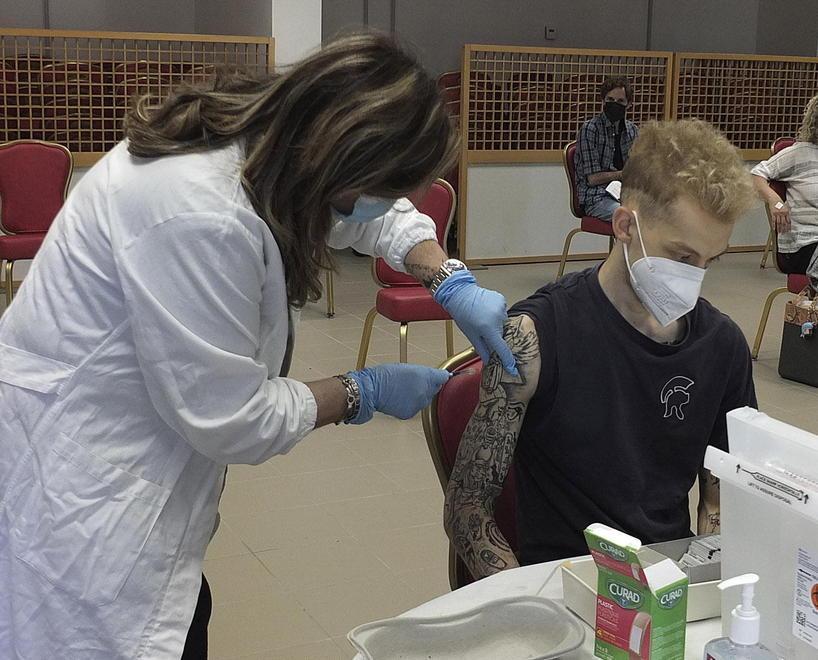 Emilia Romagna , vaccini, soldi per convincere gli indecisi «Una proposta che non accetteremo» 