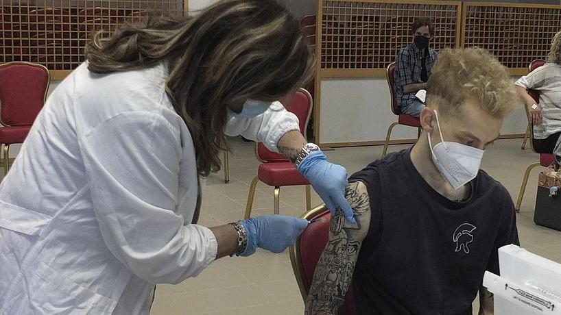 Emilia Romagna , vaccini, soldi per convincere gli indecisi «Una proposta che non accetteremo»