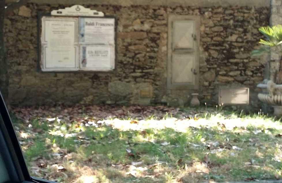 Degrado al cimitero di Strettoia