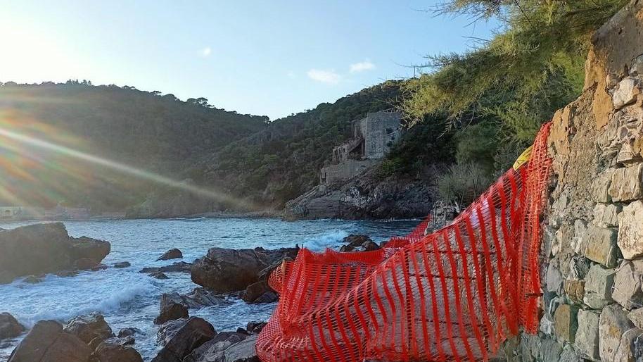 Chiuso il sentiero sul mare che porta al Rogiolo