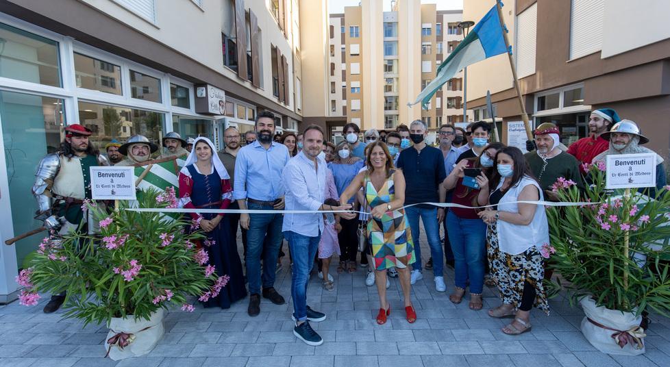 Alle Corti di Medoro la vetrina dei negozi diventa una festa