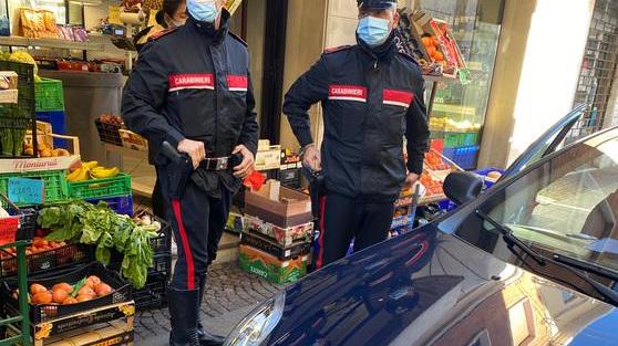 Ruba una bicicletta ma viene subito preso