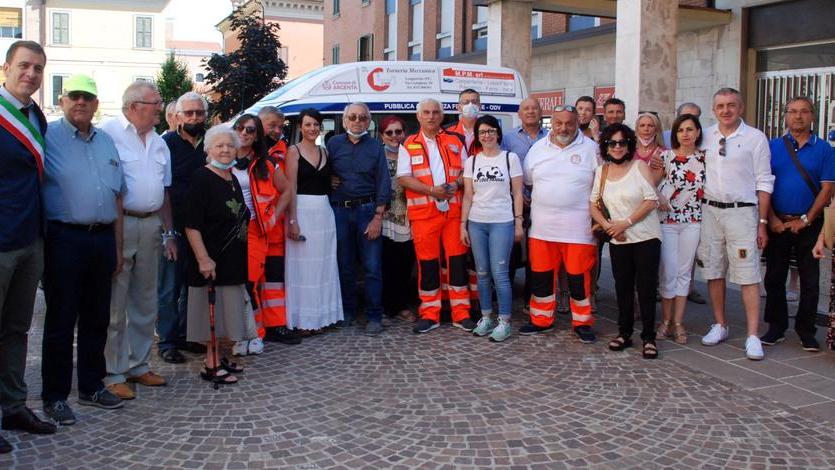 Imprenditori donano un Doblò a chi si occupa di disabili