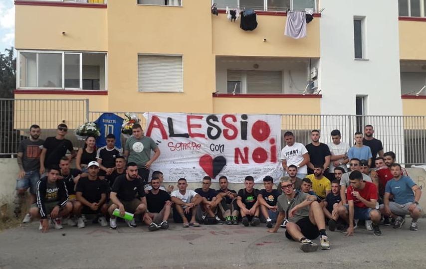 L’abbraccio del quartiere alla famiglia 