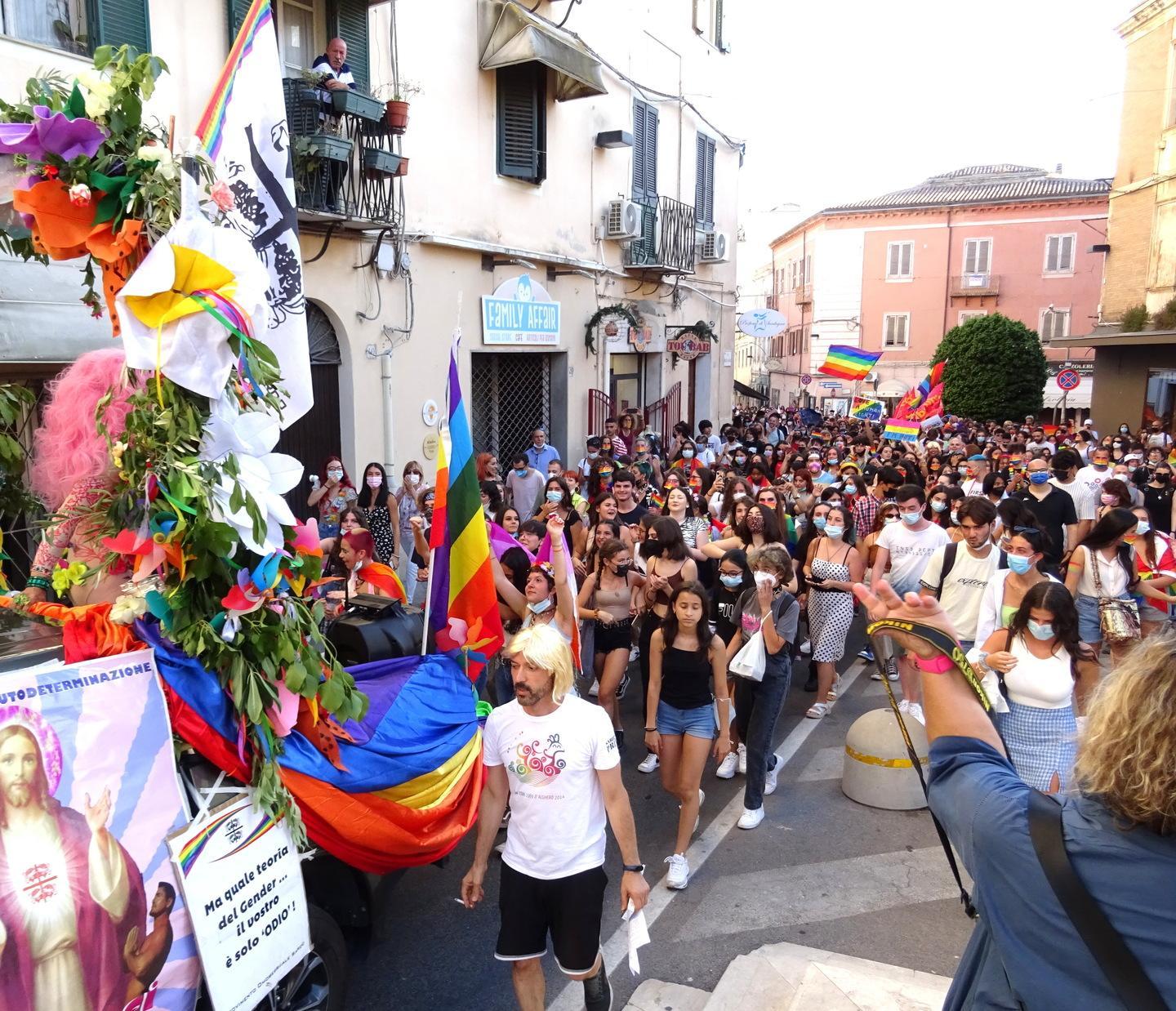 Migliaia con il popolo Lgbt È il Pride dei giovanissimi 