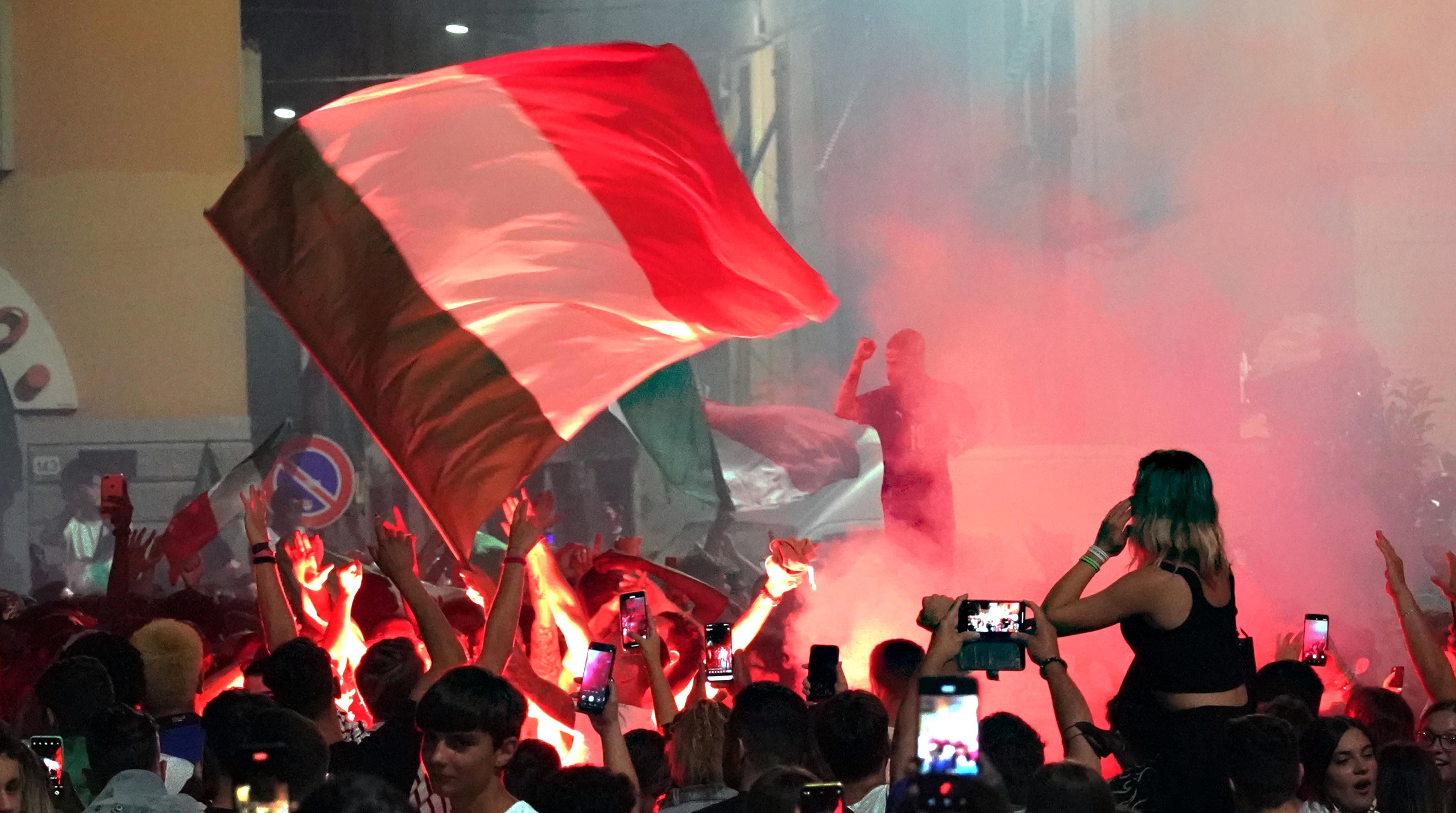 L'Italia è campione d'Europa, a Pontedera esplode la festa (fotoservizio Franco Silvi)
