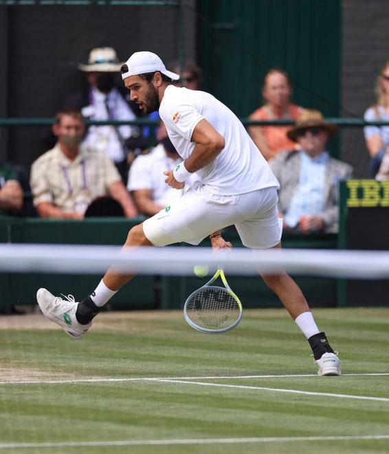 Berrettini spaventa il cannibale Djokovic Nole rimonta, Matteo ha vinto comunque 