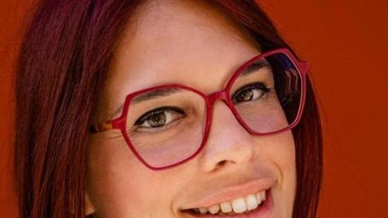 Una macchina si cappotta nella notte finiscono in ospedale i due occupanti