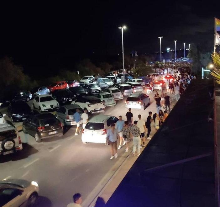 De Giorgi: «In 10mila a ballare e nessuno ancora interviene»