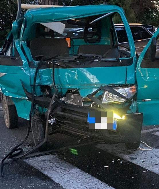 Con l’Ape rubata contro le auto in sosta ferito e denunciato 31enne piombinese