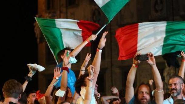 Tutti insieme a sostenere e spingere l’Italia