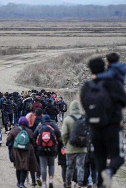 Si ribalta un pulmino Morti migranti in fuga