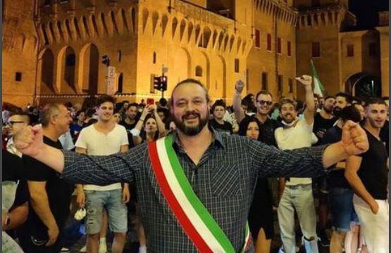 Ferrara, sui social scoppia la diatriba sul mancato distanziamento 