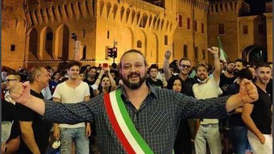 Ferrara, sui social scoppia la diatriba sul mancato distanziamento