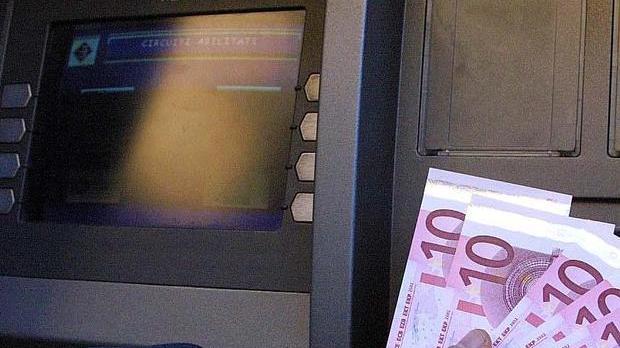 Ferrara, nuova truffa del bancomat scoperta dalla polizia