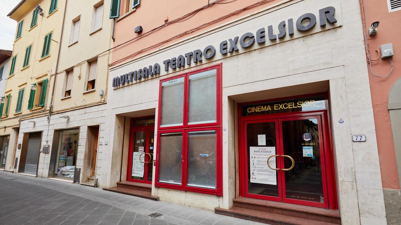Il cinema Excelsior riapre a metà agosto, in stallo La Perla