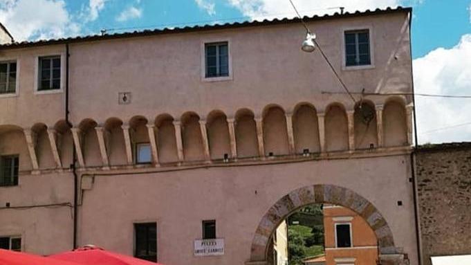 Caos viabilità in piazza Carducci «Non passano le ambulanze»