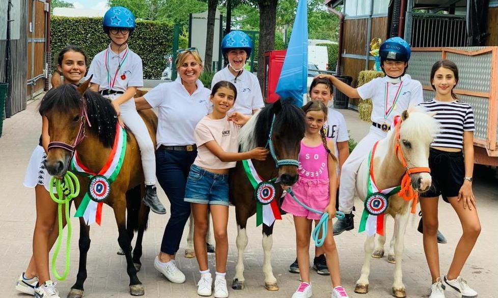 Tre ori e tante medaglie ai campionati italiani per il Pony Club Dunia 