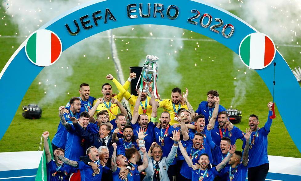 L’Italia sul tetto d’Europa con i Chiellini «L’emozione più grande delle nostre vite» 