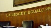 Bimba palpeggiata dal prof in aula i primi testi dell’accusa