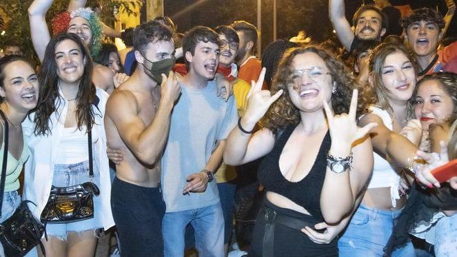Sorrisi e tricolori in Largo Garibaldi e nei caroselli