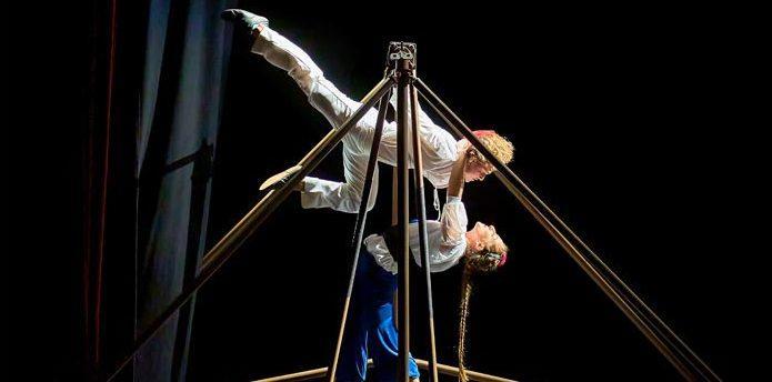 Havana Acrobatic Ensemble da Cuba a piazzale Fiume 
