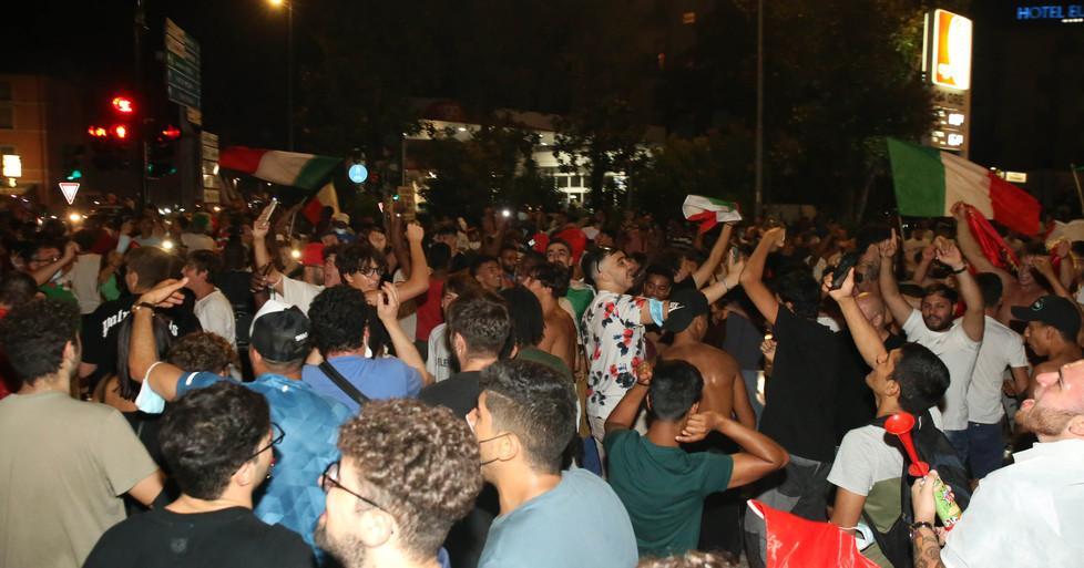 «I festeggiamenti per la Nazionale faranno schizzare i nuovi contagi» 