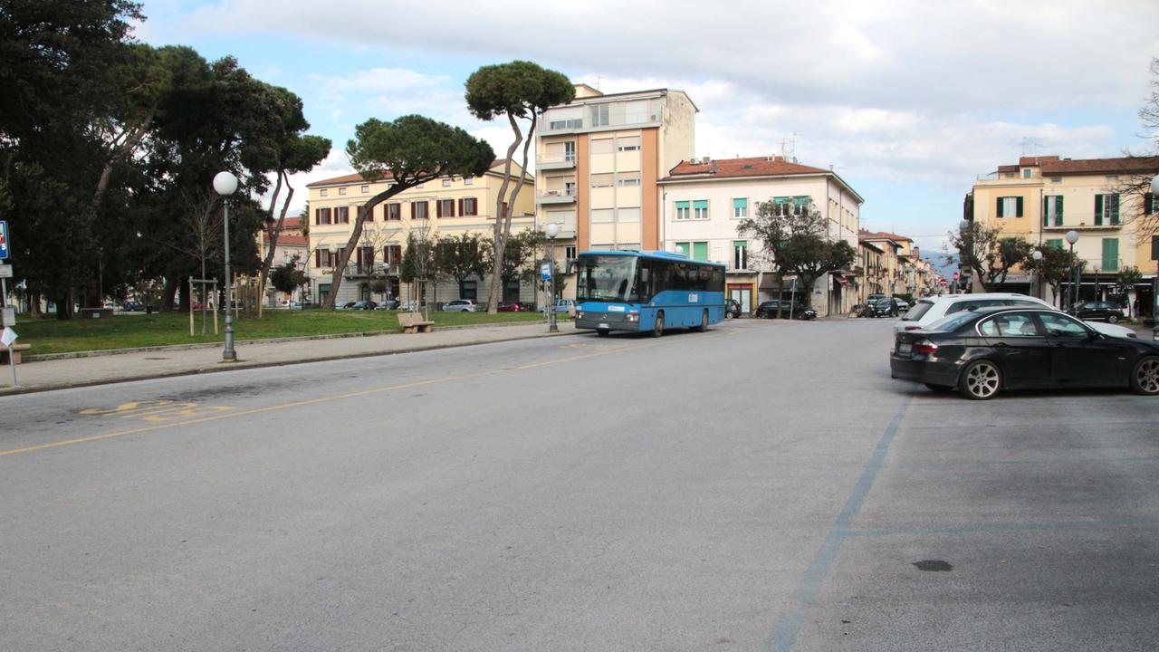 Commerciante aggredito in piazza D’Azeglio