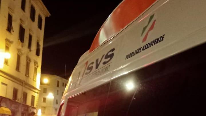 L'ambulanza della Svs in piazza della Repubblica