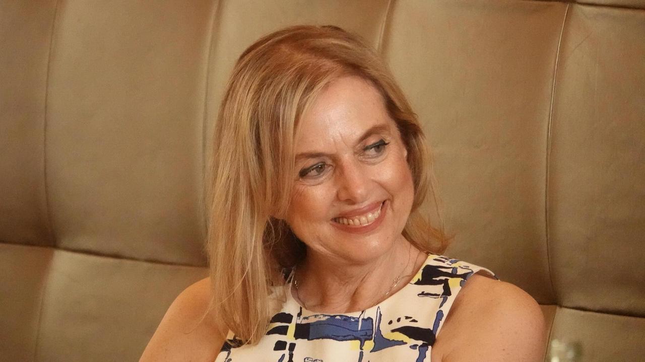 La scrittrice Antonella Boralevi durante il suo incontro al Caffè Margherita
