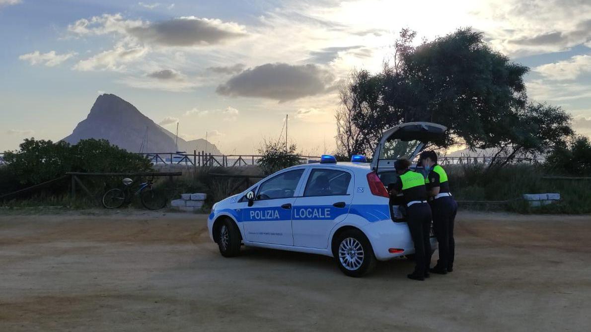 Camper e autocaravan in spiaggia o in zone non autorizzate: multe a Loiri Porto San Paolo
