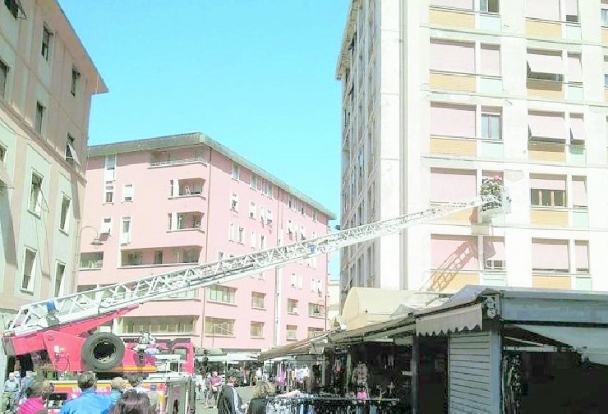 I vigili del fuoco in via Buontalenti