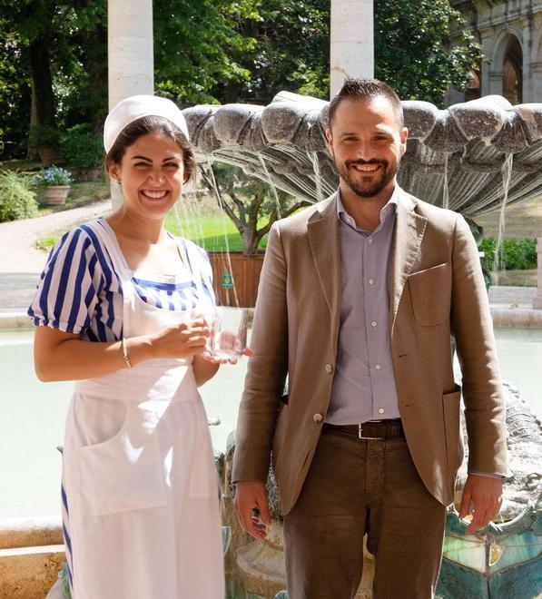Il sindaco Luca Baroncini davanti alla fontana del Tettuccio