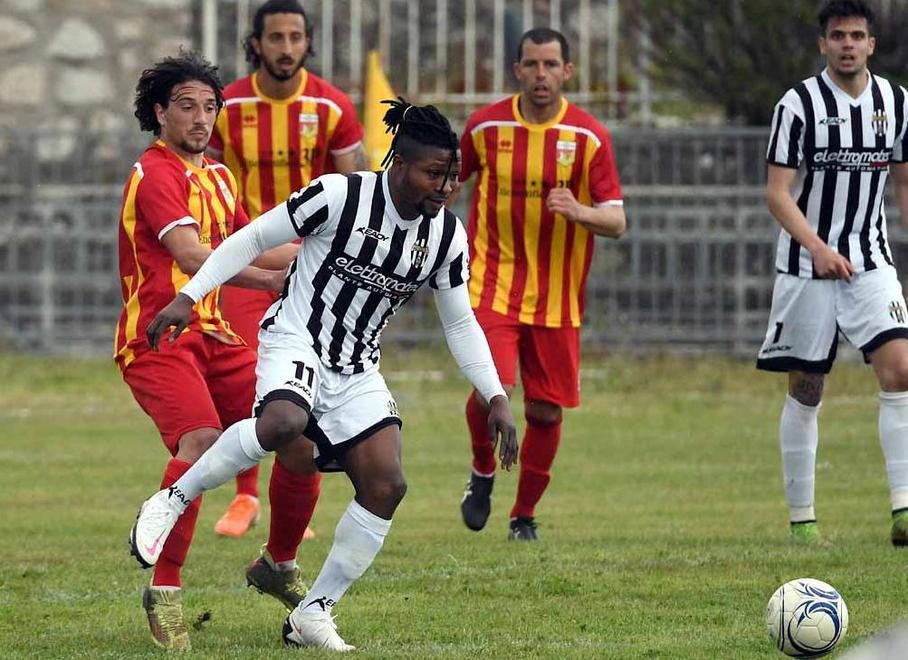 Tifosi in attesa fra prima squadra e calcio giovanile il futuro Massese